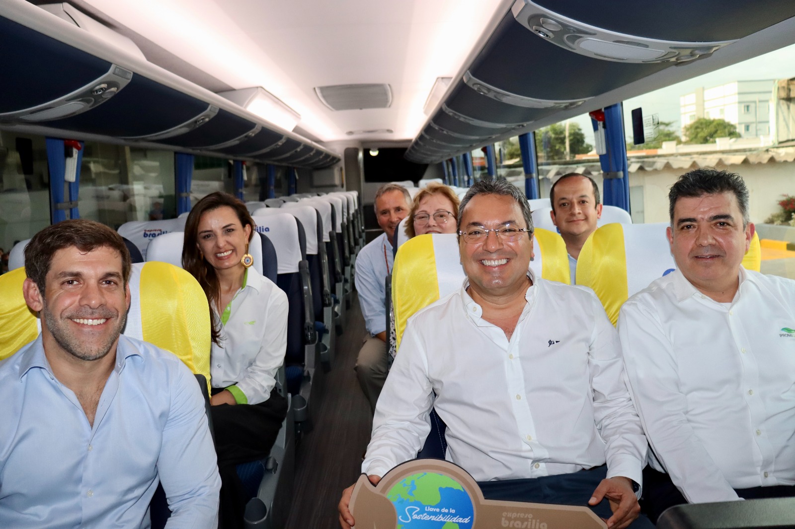 Presentación de primer bus de transporte interdepartamental, 100 por ciento a gas