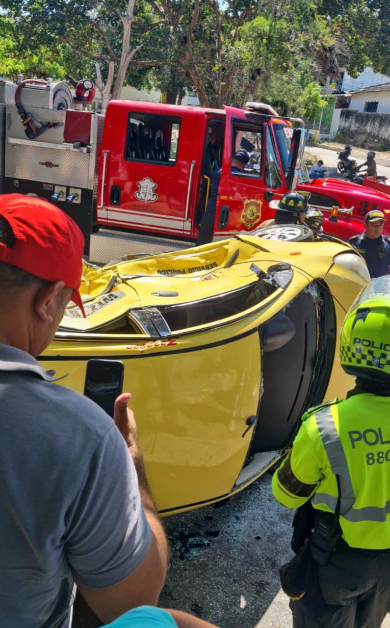 Accidente entre Taxi y ambulancia