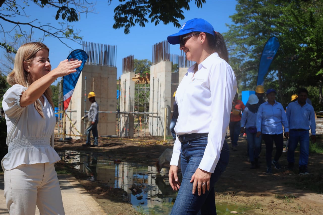 La Gobernadora del Atlántico visitó la construcción del tanque elevado de 450 metros cúbicos