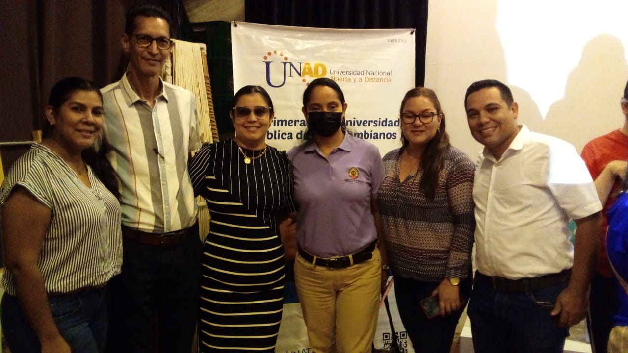 Los miembros del equipo de investigación Madia Muskus, Álvaro Del Castillo, Lizbeth Pérez, Antonio Acosta, Gleyni Gallardo, Lina Monsalve y Cristofer Vasquez.