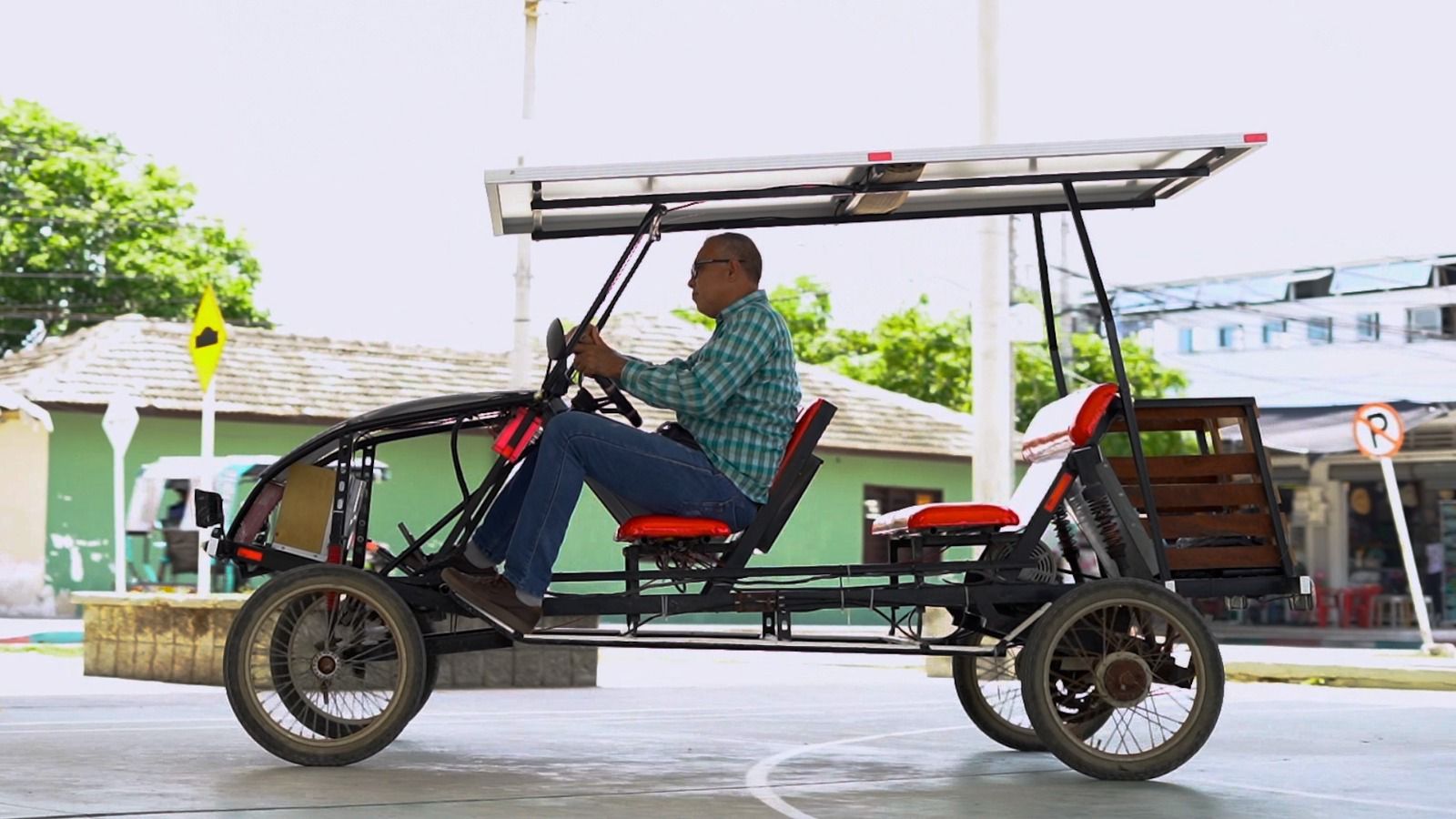 Instructor del Sena crea vehículo que funciona con energía solar.