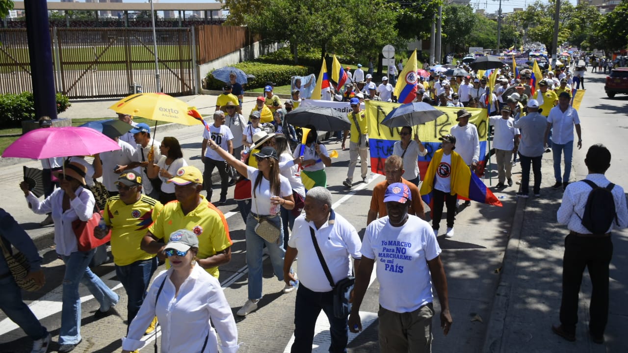 Opositores salieron desde la estatua al Joe Arroyo