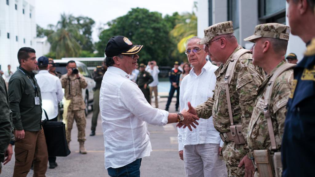 El presidente Gustavo Petro a su llegada a Riohacha. 