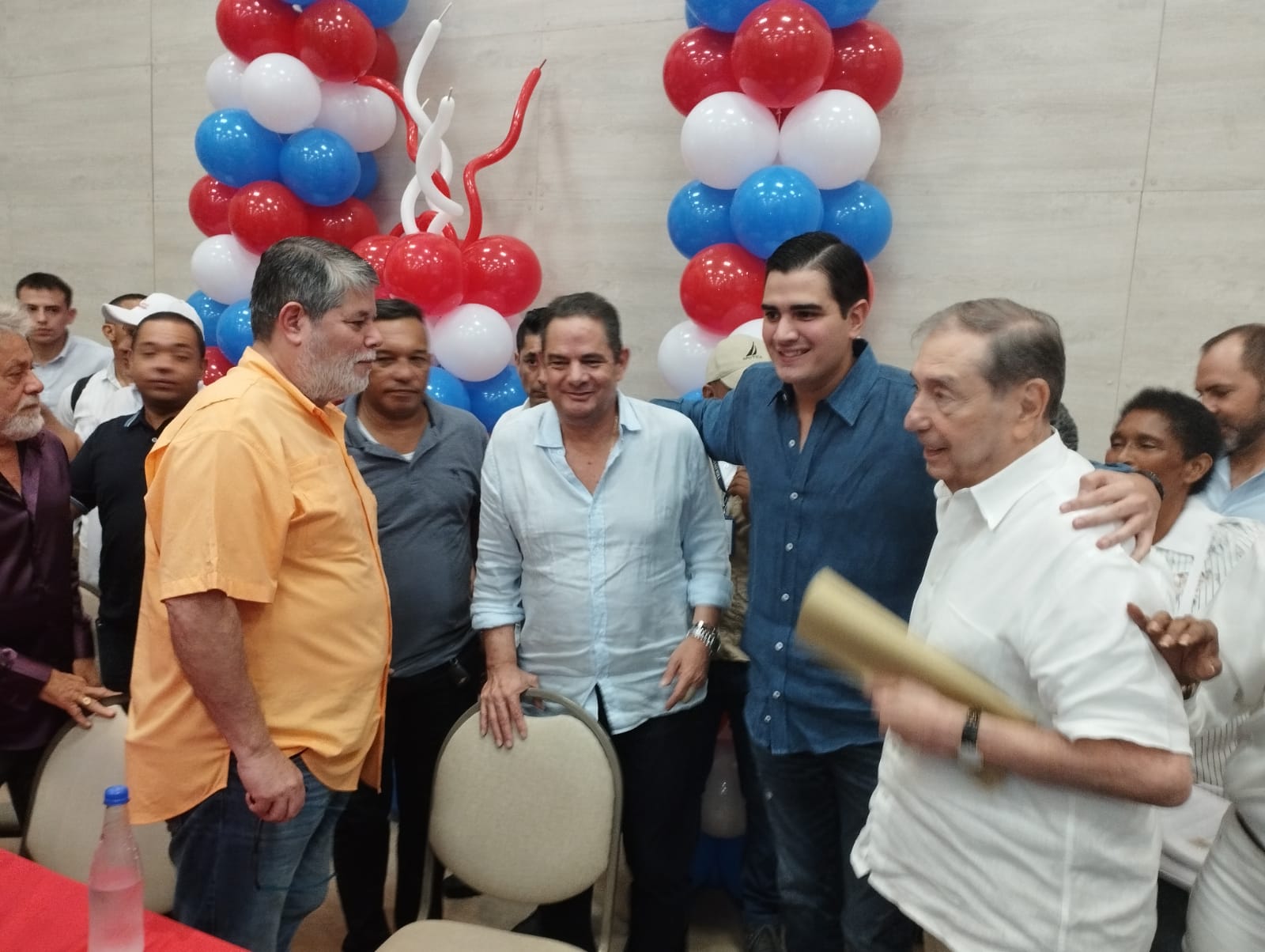 El jefe de Cambio Radical Germán Vargas Lleras, el senador Antonio Zabaraín, el dirigente juvenil Juan David Abisambra y el exsenador Fuad Char Abdala.