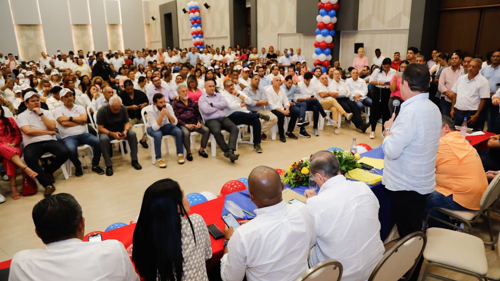 El exvicepresidente Germán Vargas Lleras esta noche en Barranquilla
