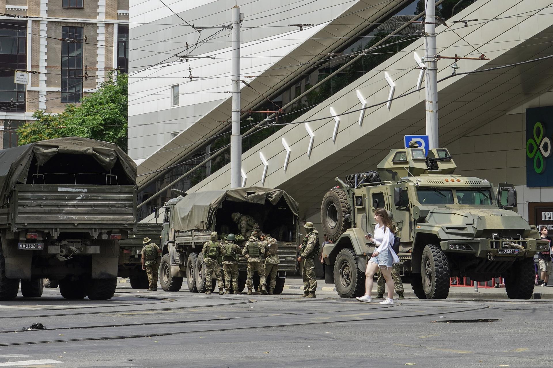 Mercenarios de Wagner vigilan las calles de Rostov