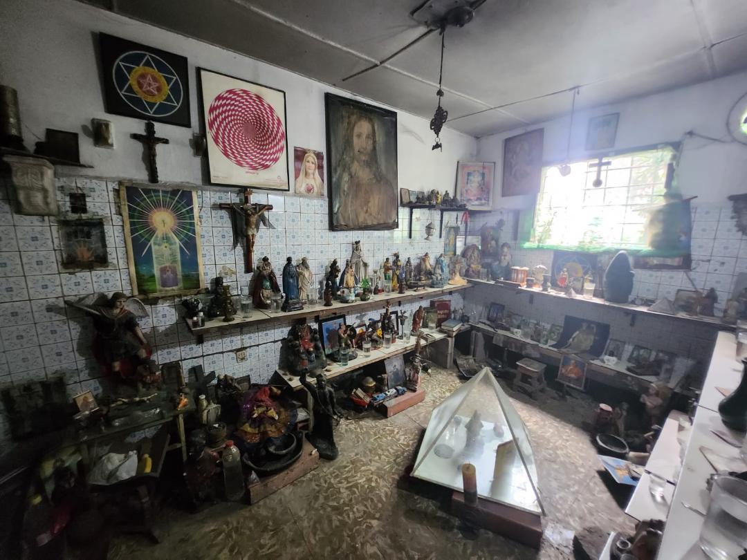 Altar de santería en hotel centro donde fueron capturados presuntos 'Costeños'