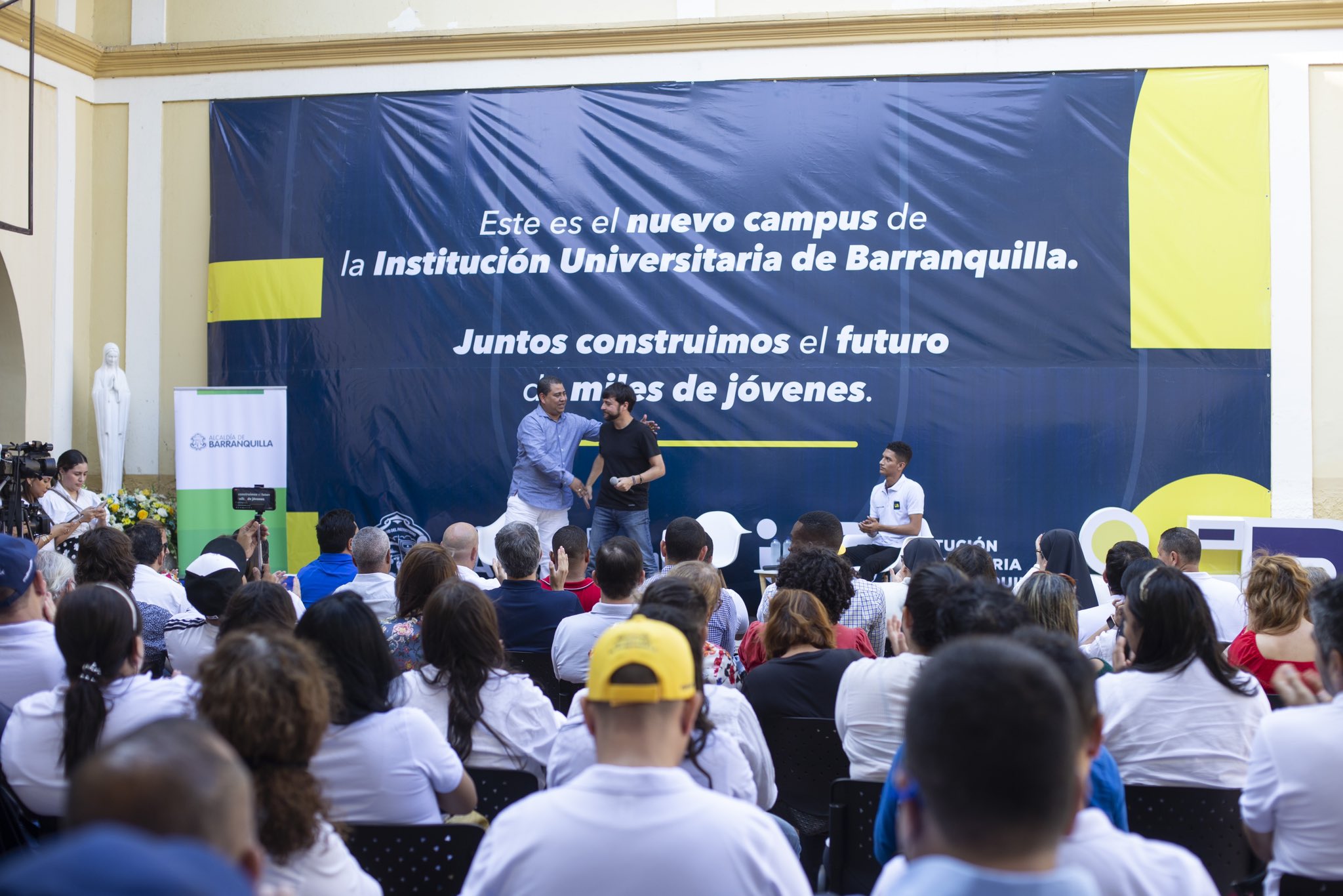 Presentación de las dos aulas del IED San Camilo para la IUB.