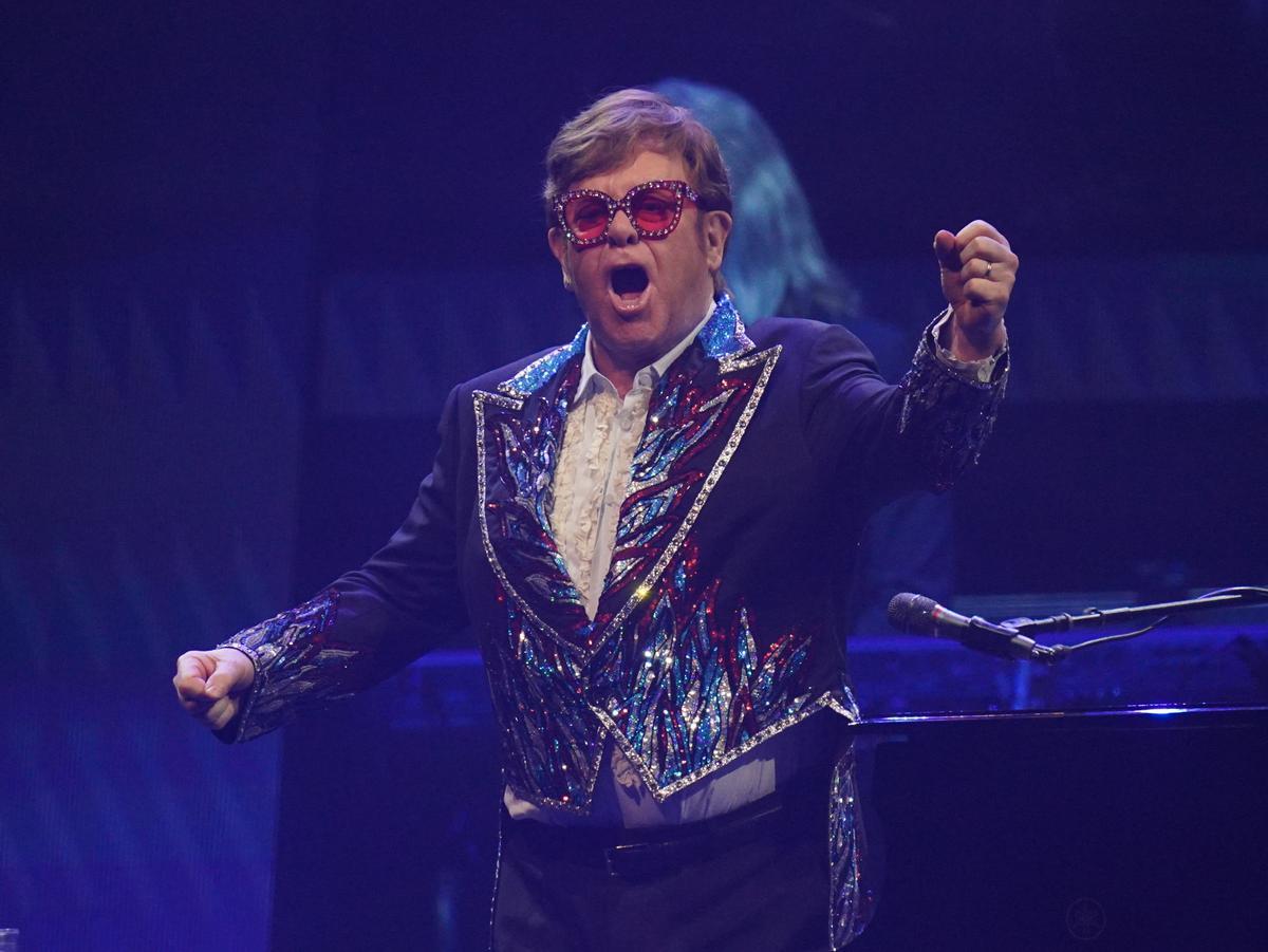 Elton John se despide.