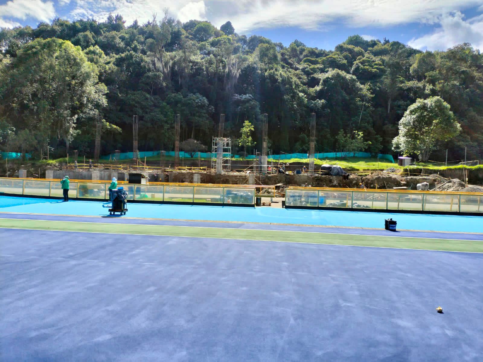 Obra en construcción del patinódromo.
