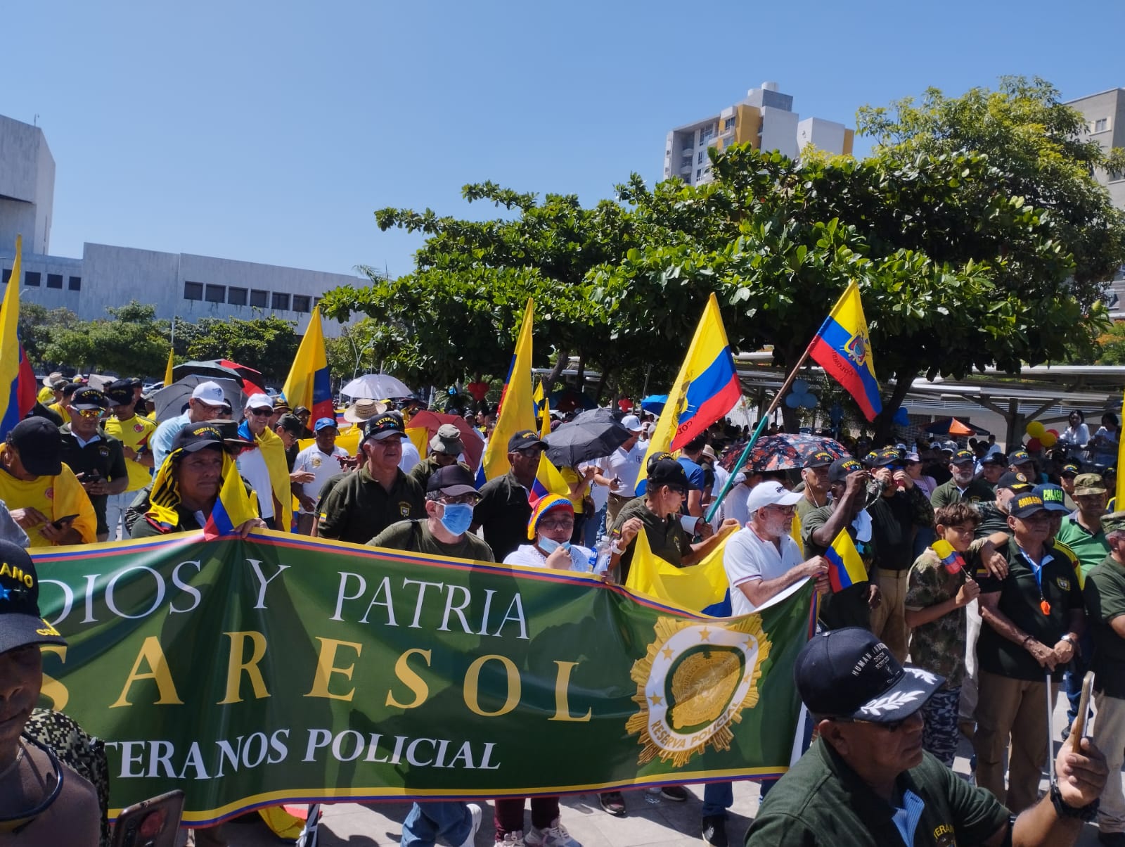 Reservistas y veteranos en la concentración en la Plaza de La Paz.