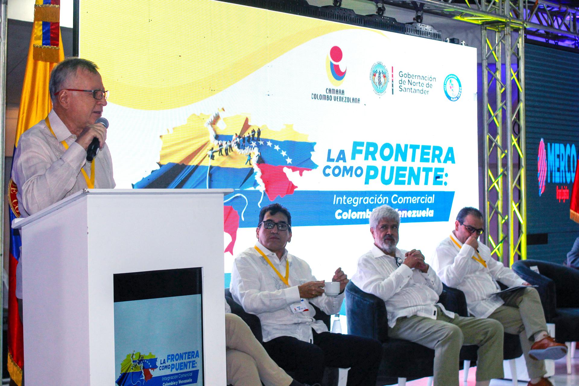 El cónsul de Venezuela en Cúcuta, Sergio Ramón Arias, durante el Encuentro Binacional.