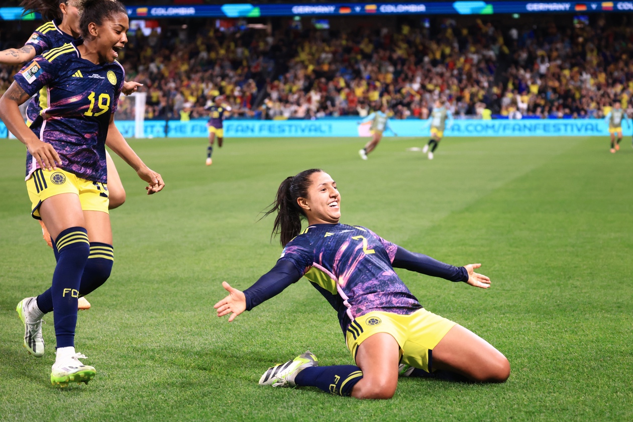 Manuela Vanegas festeja tras marcar, de cabeza, el segundo gol de Colombia. 