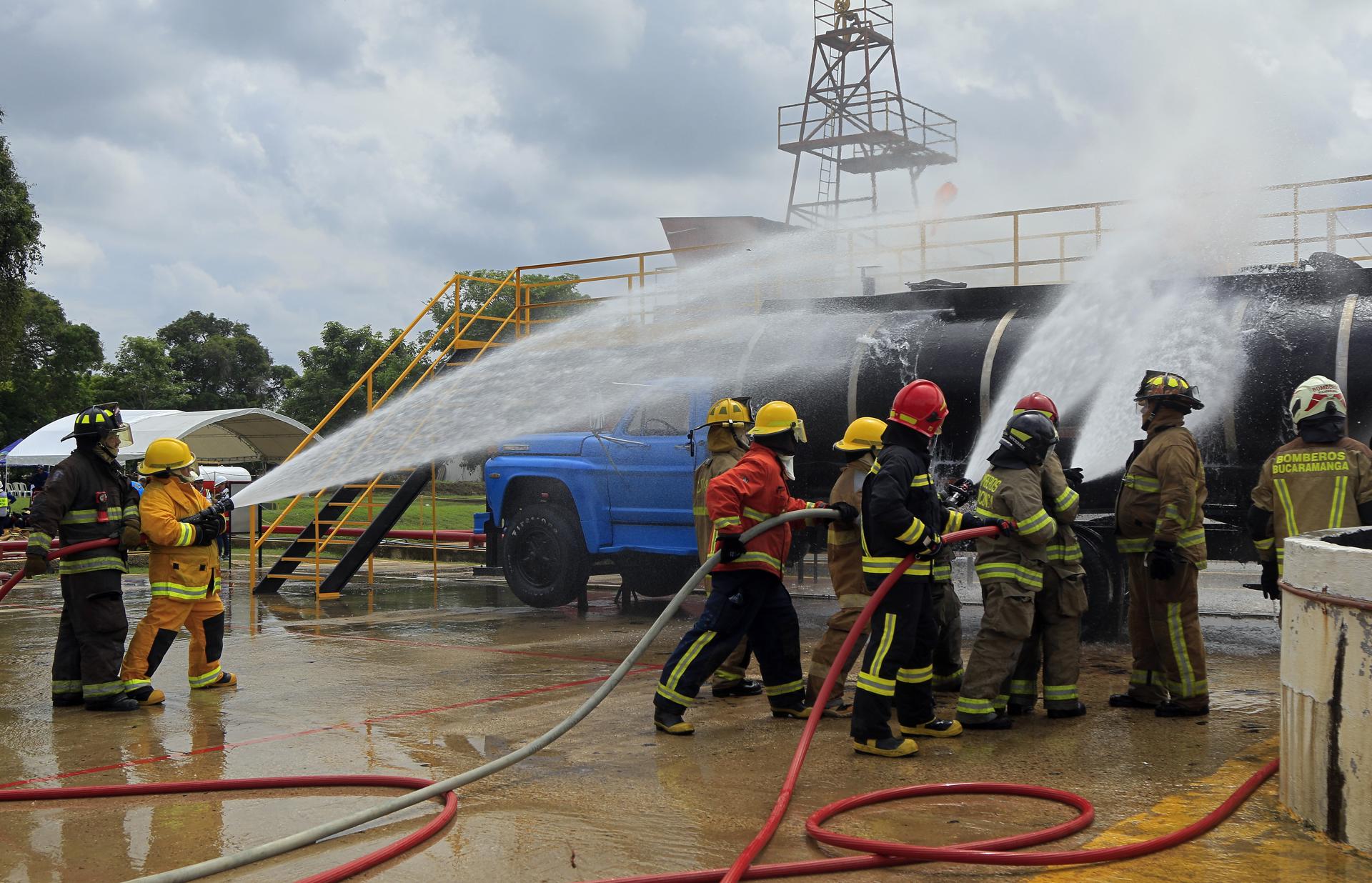 Bomberos en el entrenamiento.