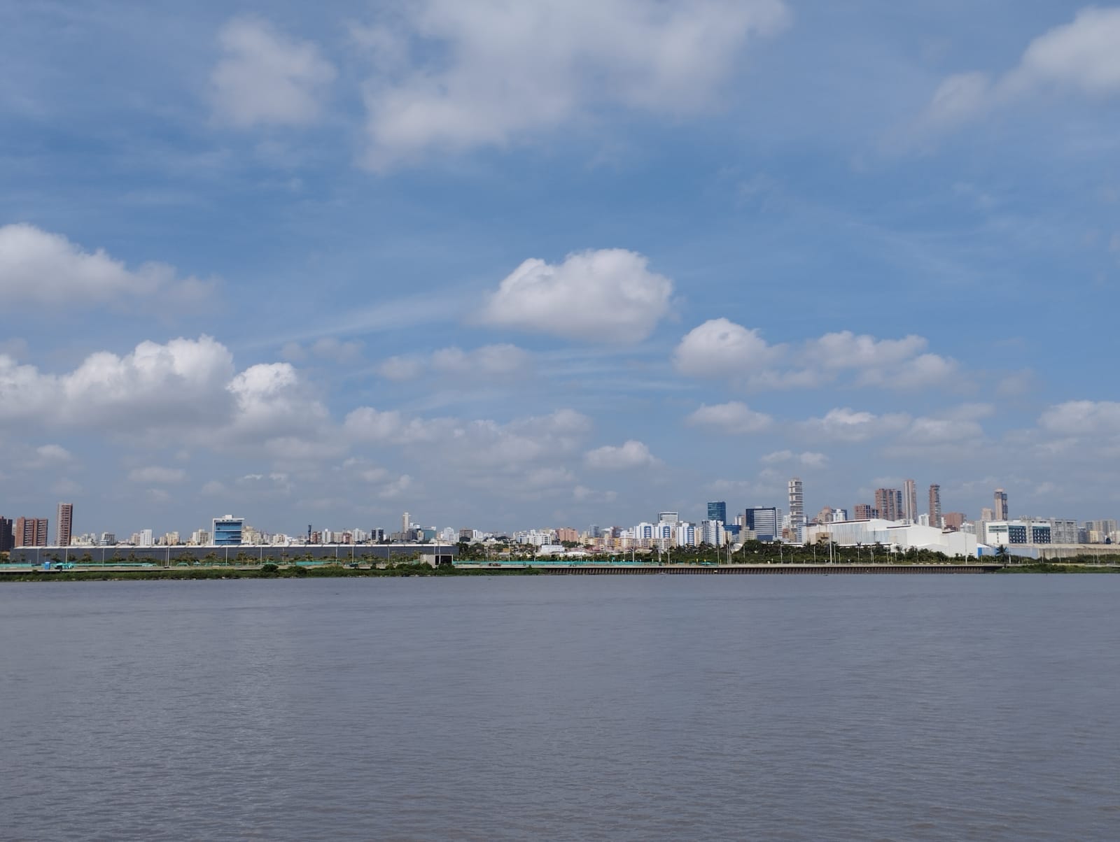 Primer recorrido del 'Karakalí' por la ribera de Barranquilla.