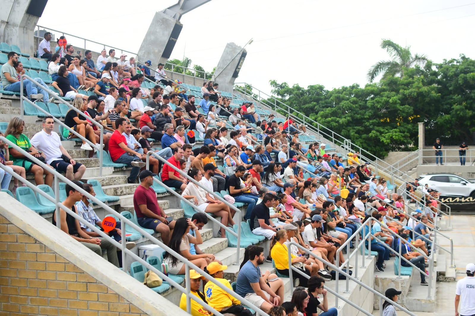 Público presente en el Parque de Raquetas