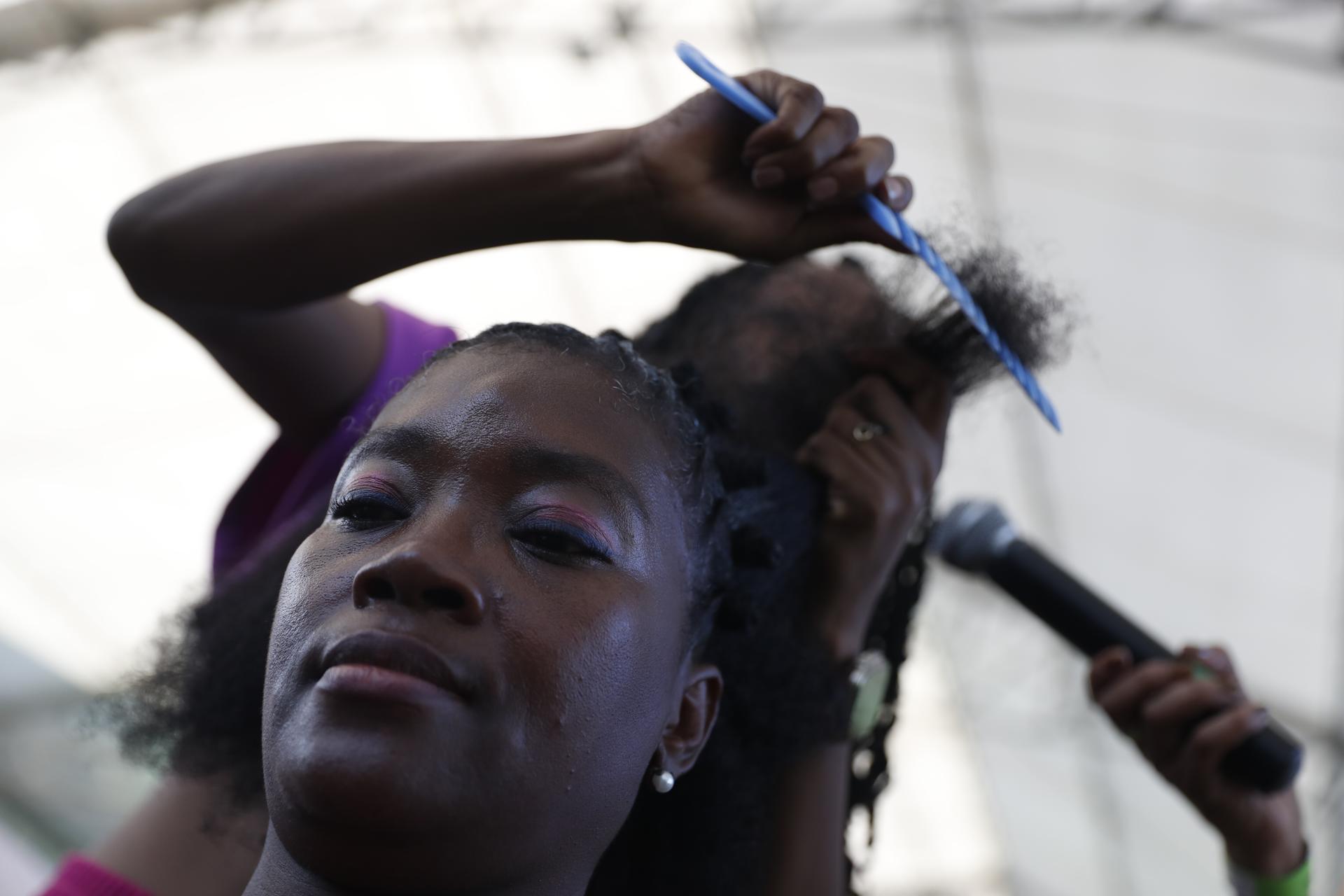 Los peinados y trenzas afro son una tradición que se exhibe con orgullo en el Festival Petronio Álvarez