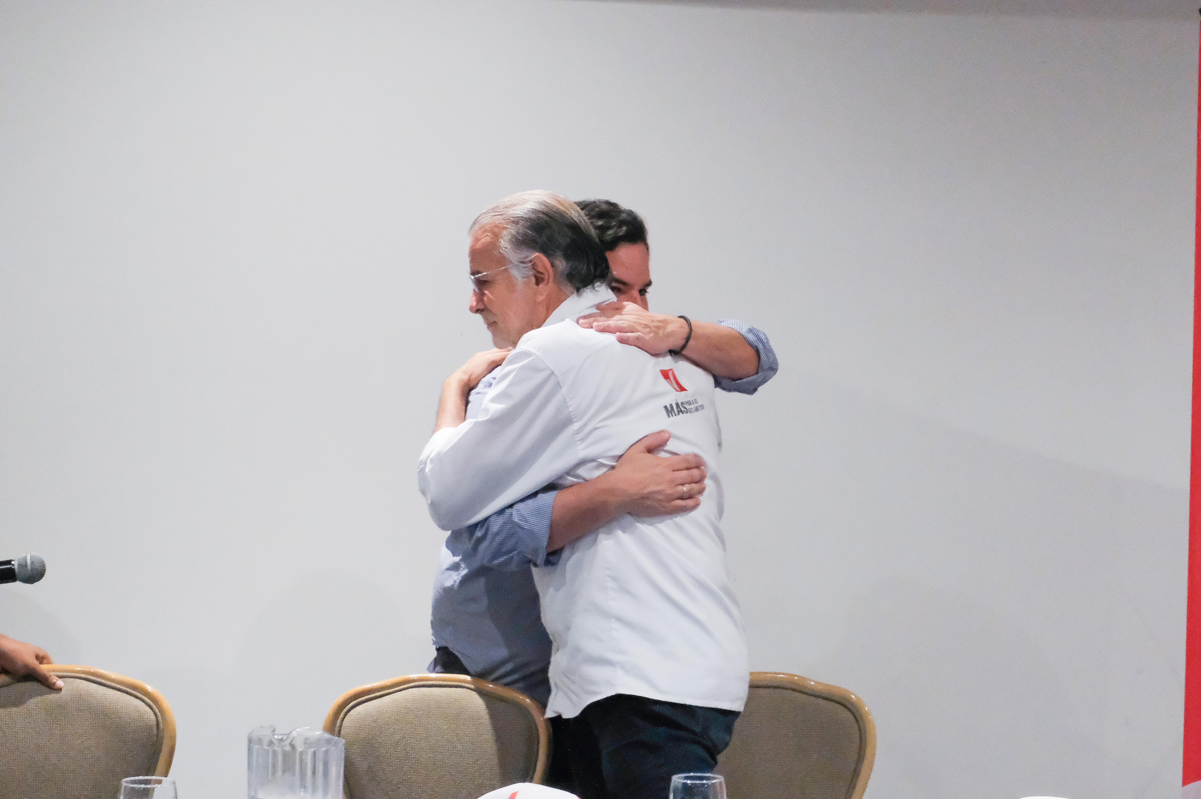 El senador del Centro Democrático, Carlos Meisel y el candidato a la Gobernación del Atlántico, Eduardo Verano.