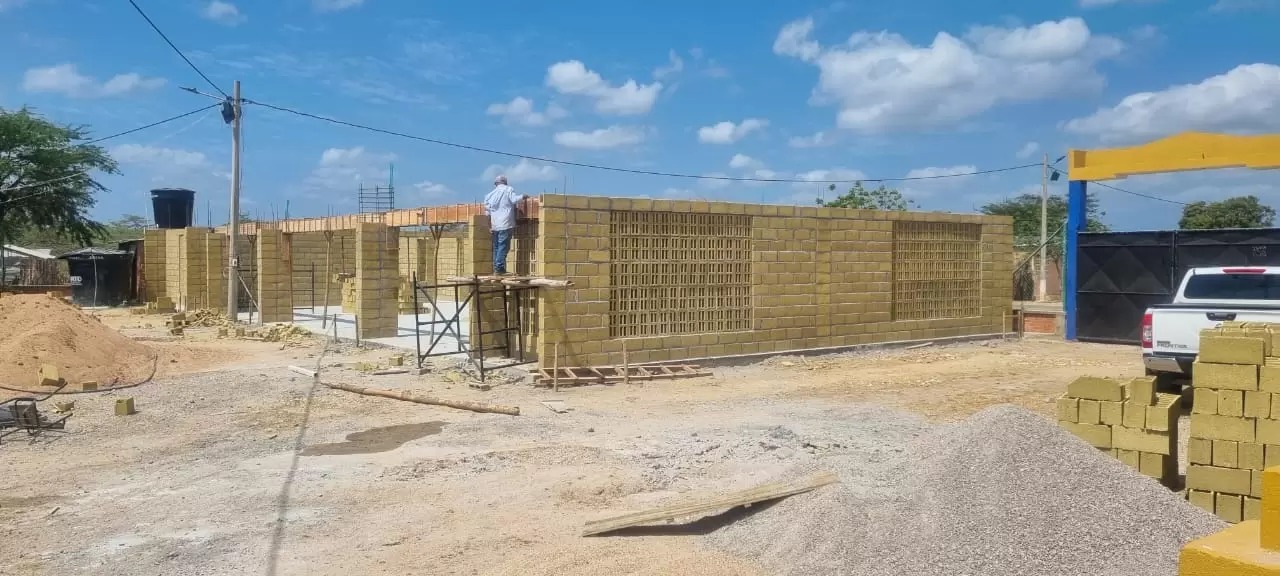 Obra que se construye en Albania, La Guajira.