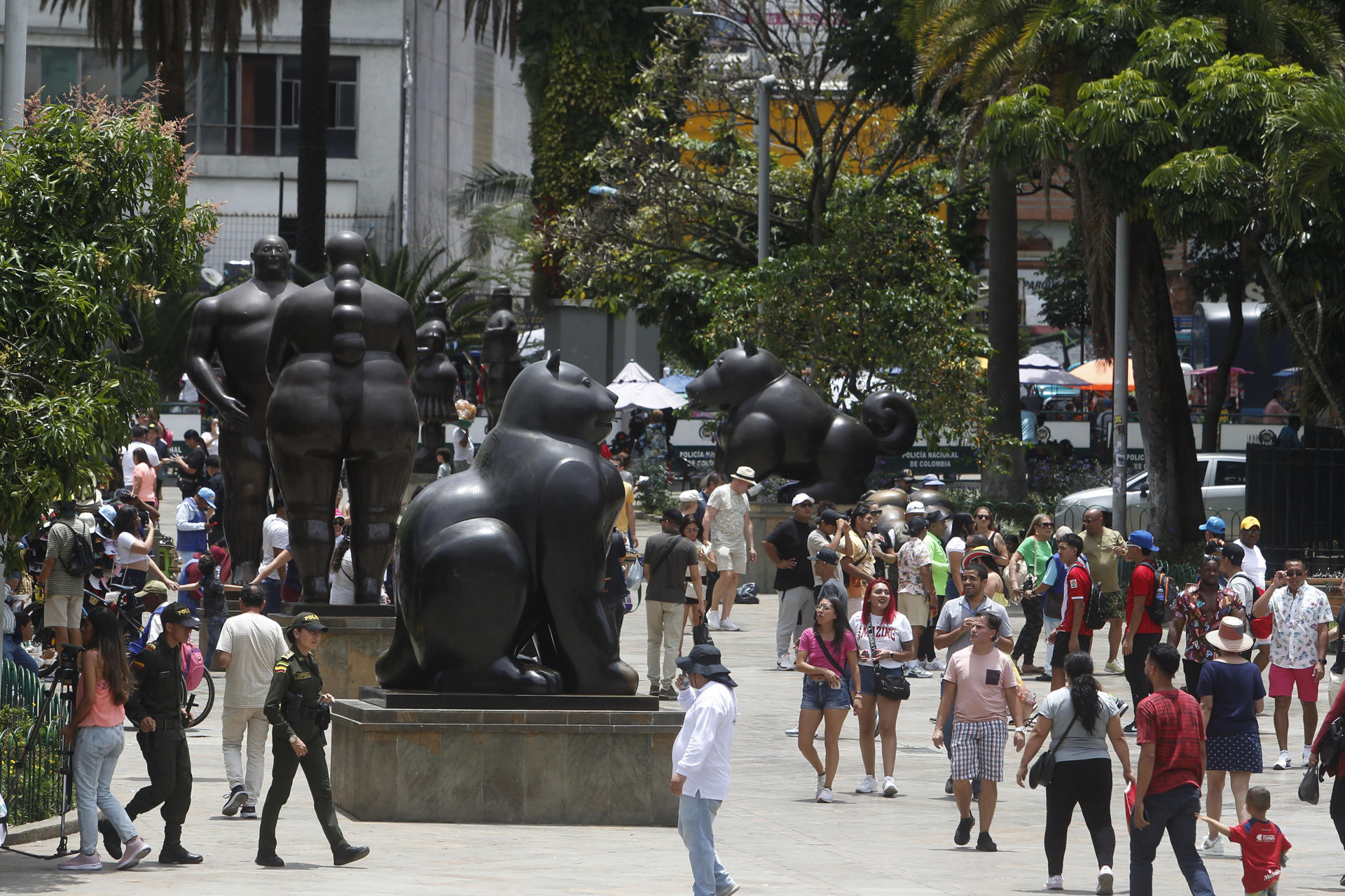 Plaza en Medellín con esculturas de Botero. 
