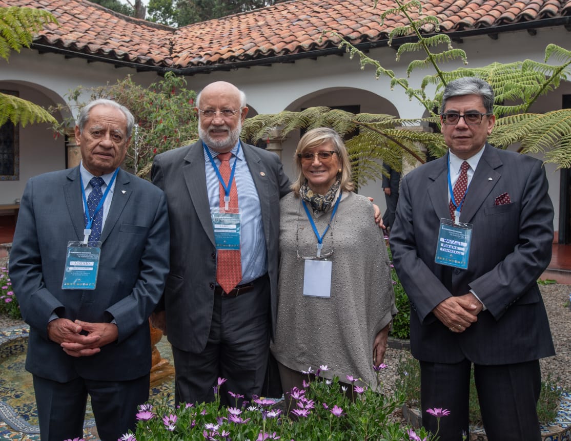 Augusto Trujillo Muñoz, presidente de la Academia Colombiana de Jurisprudencia; Ramiro Moreno Baldivieso, presidente de la Academia Nacional de Ciencias Jurídicas de Bolivia; María Elsa Uzal, de la Academia Nacional de Derecho y Ciencias Sociales de Buenos Aires y Rafael Forero Contreras, de la Academia Colombiana de Jurisprudencia. 