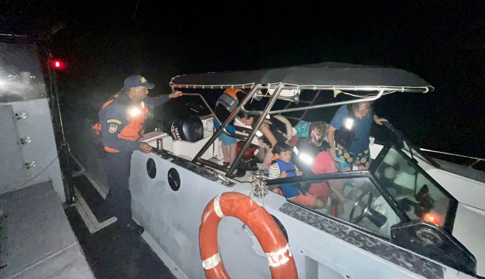 Dimar rescata a 7 personas en Bocas de Ceniza.