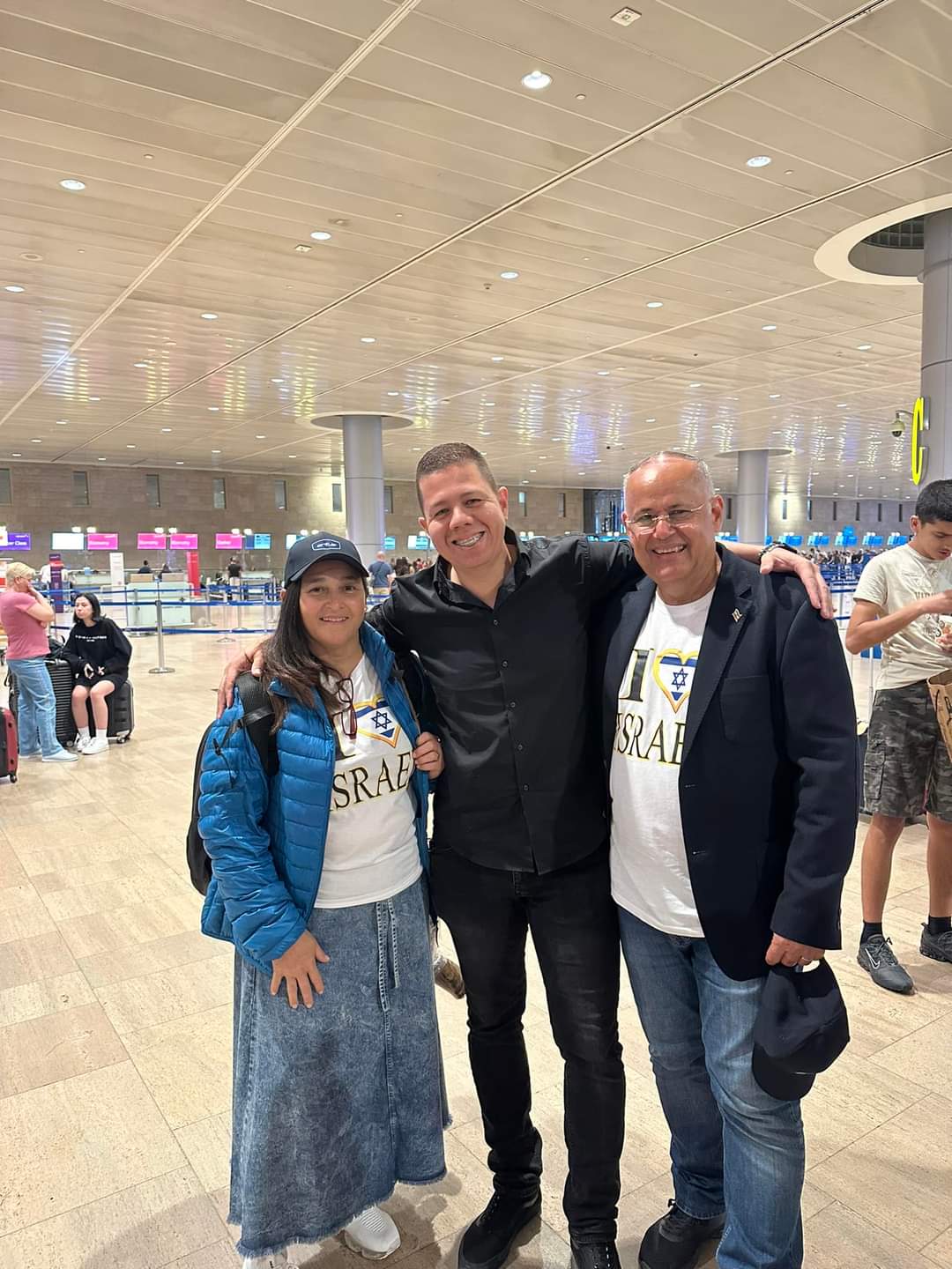 Johnny Sarria hace varios días en el aeropuerto de Jerusalén.