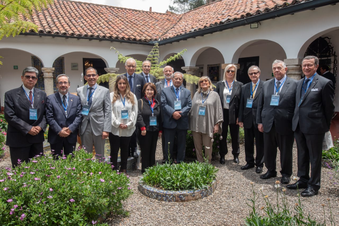 Rafael Forero Contreras, José Celestino Hernández, Rafael Badell, Ximena Marcazzolo, Diego Muñoz Tamayo, Humberto Romero Muci, Marisol Peña, Ramiro Moreno Baldivieso, Augusto Trujillo Muñoz (presidente de la Academia Colombiana de Jurisprudencia); María Elsa Uzal, Cecilia Fresnedo de Aguirre, Gabriel Rúan, Rubén Correa Freitas y Ernesto Cavelier. 