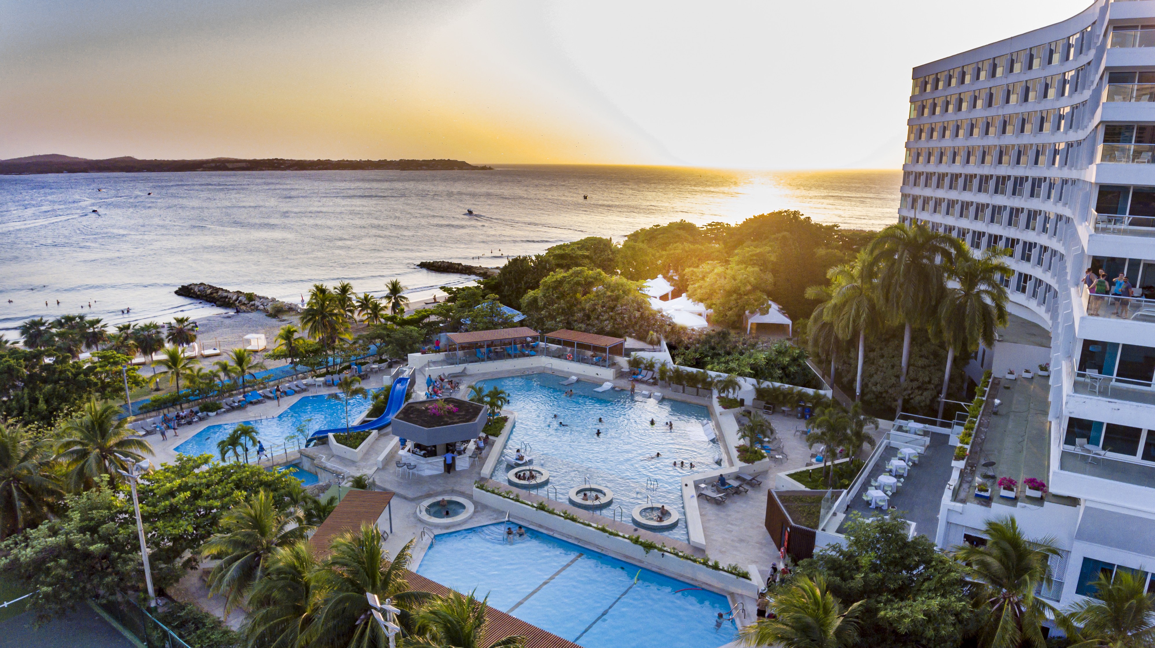 Los atardeceres que engalanan al hotel.