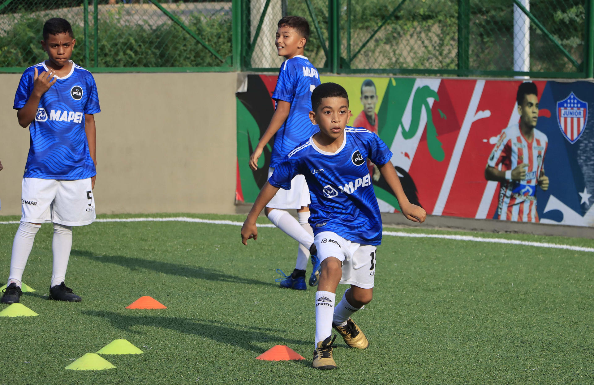 Entrenamiento de la escuela de fútbol Club Baller. 