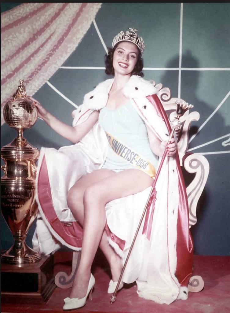 Luz Marina Zuloaga elegida Miss Universe 1958.
