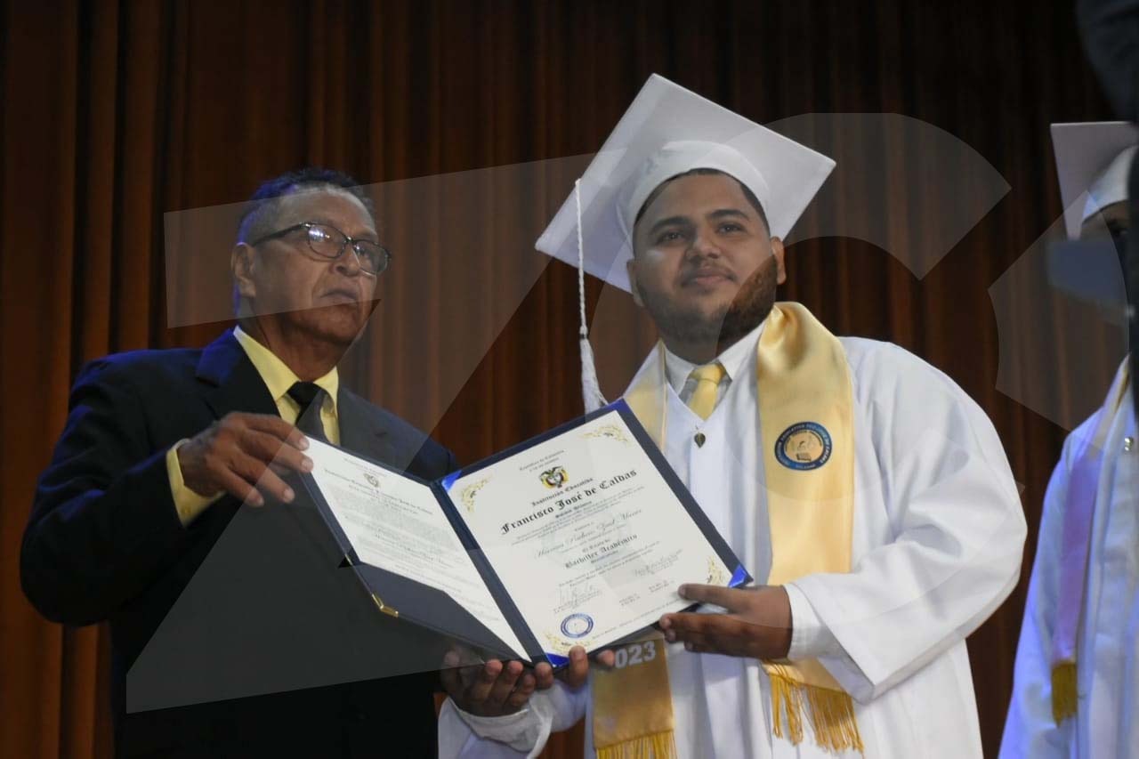 Said Munir Herrera, esta noce de su graduación como bachiller