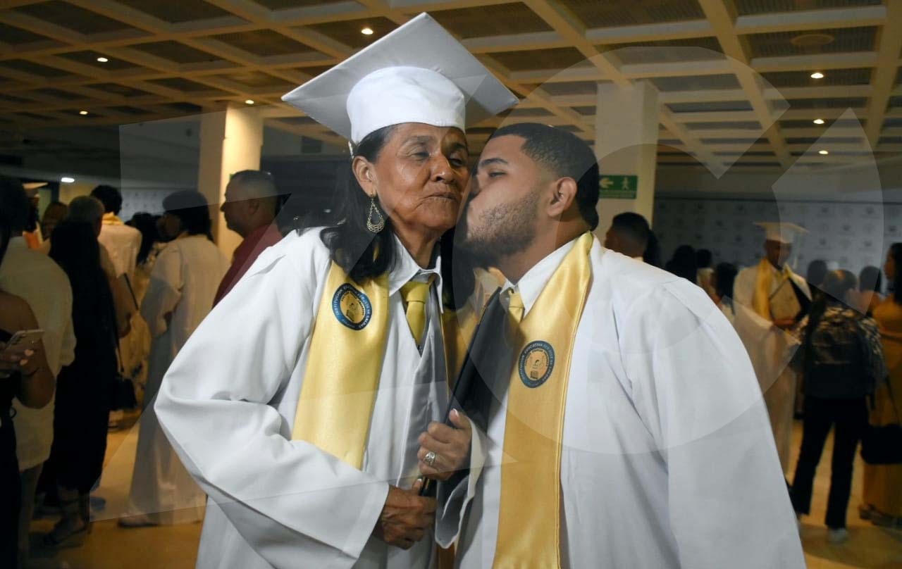 Un beso de Said para su abuela María Fabiola