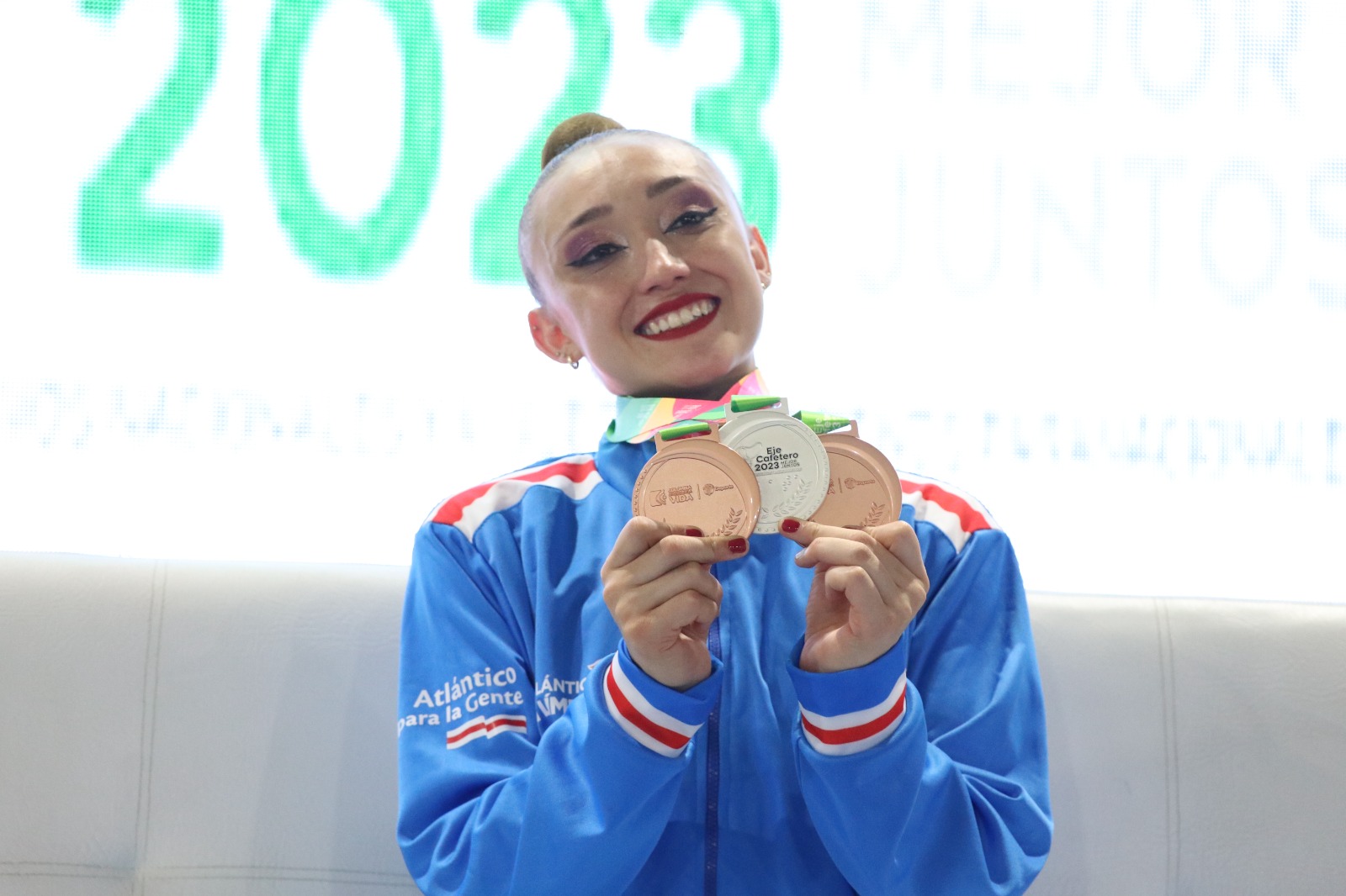 Vanessa Galindo, una de plata y dos de bronce en gimnasia artística. 