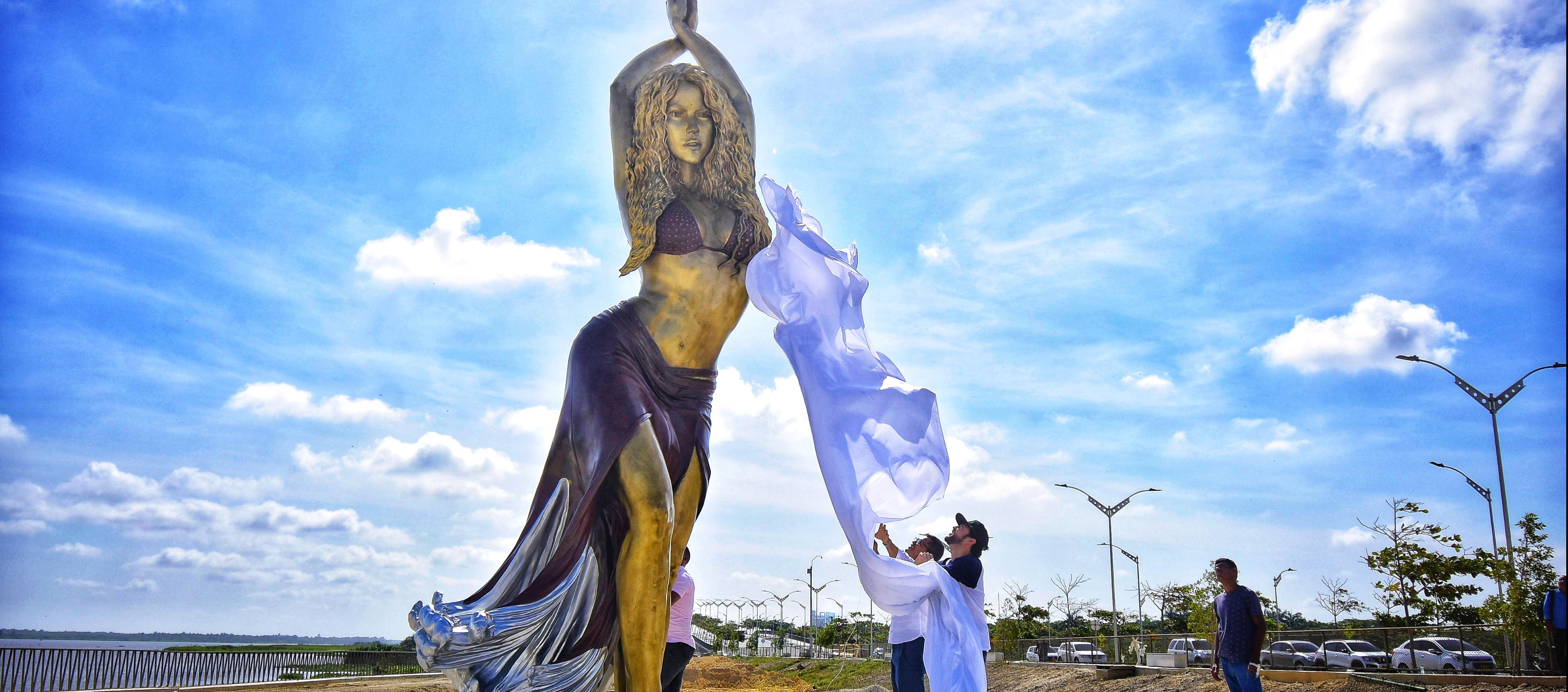Estatua de Shakira en el Malecón.