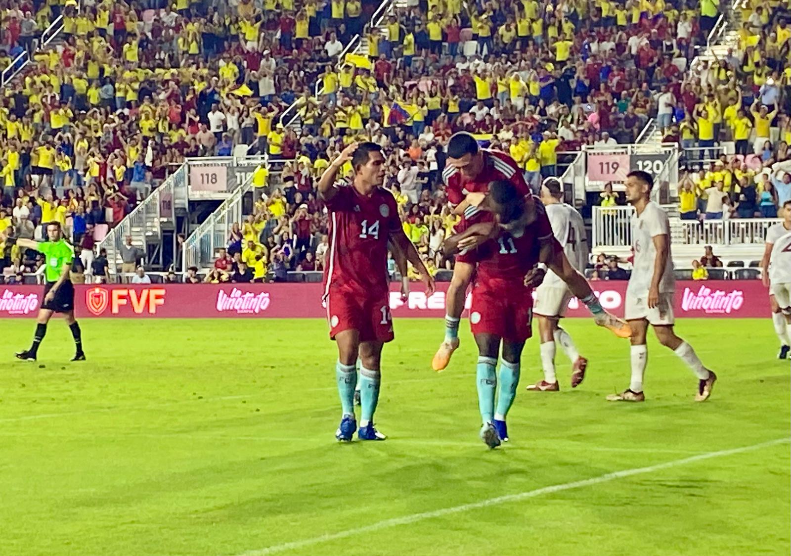 La celebración del gol del triunfo de la Selección Colombia.