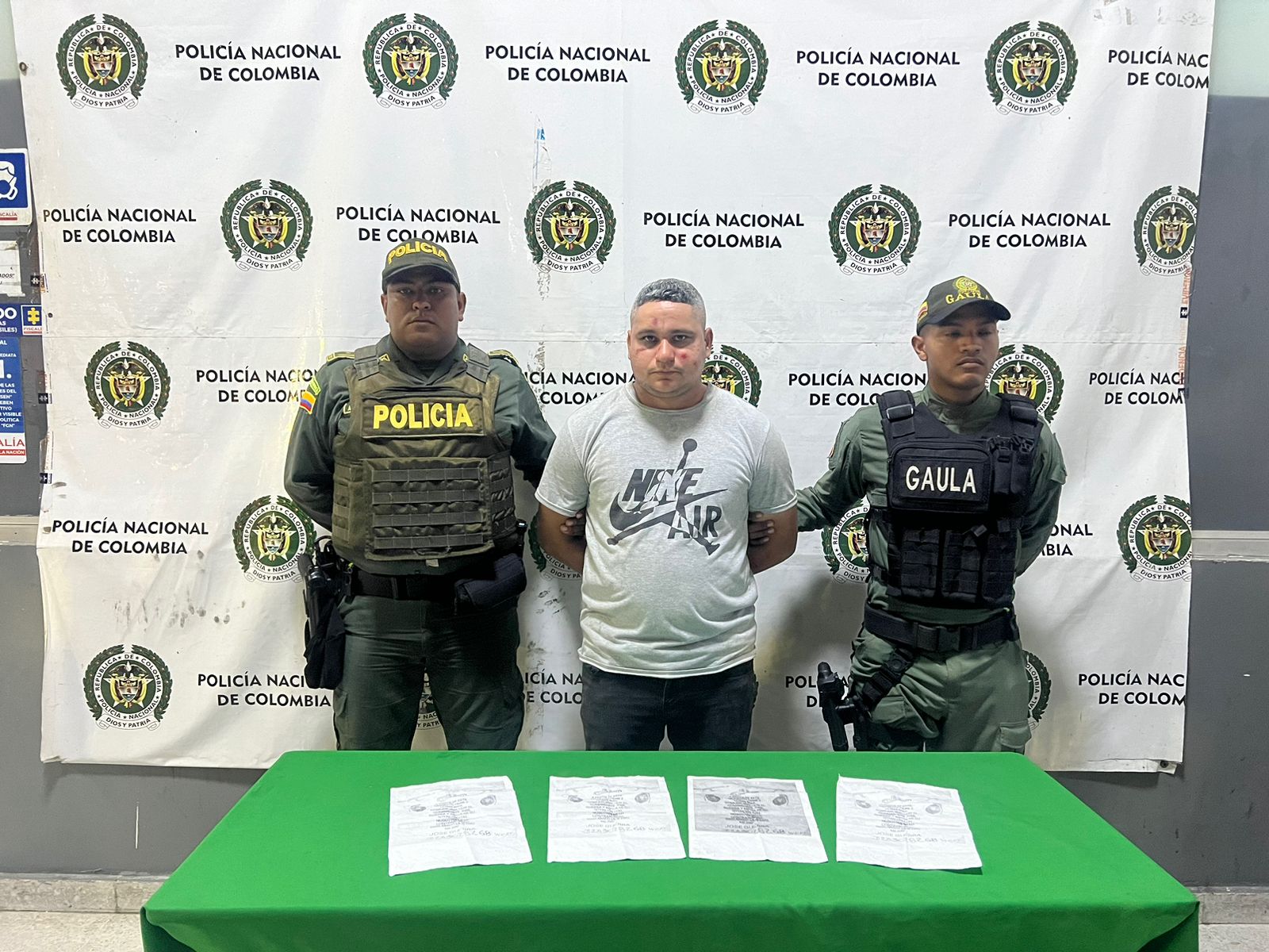 Alejandro Peláez Villarreal fue capturado con un brazalete del Inpec mientras extorsionaba