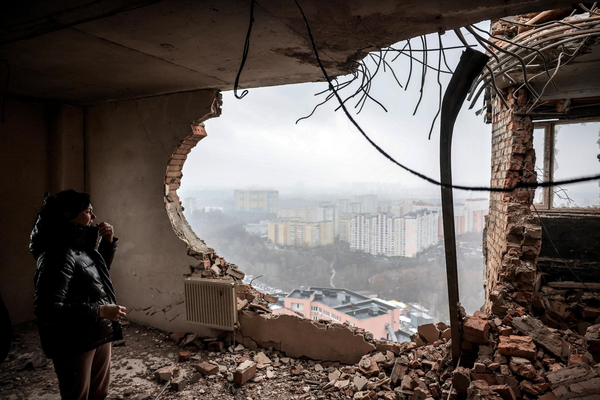 Con bombardeos constantes, Rusia busca acabar la moral ucraniana.