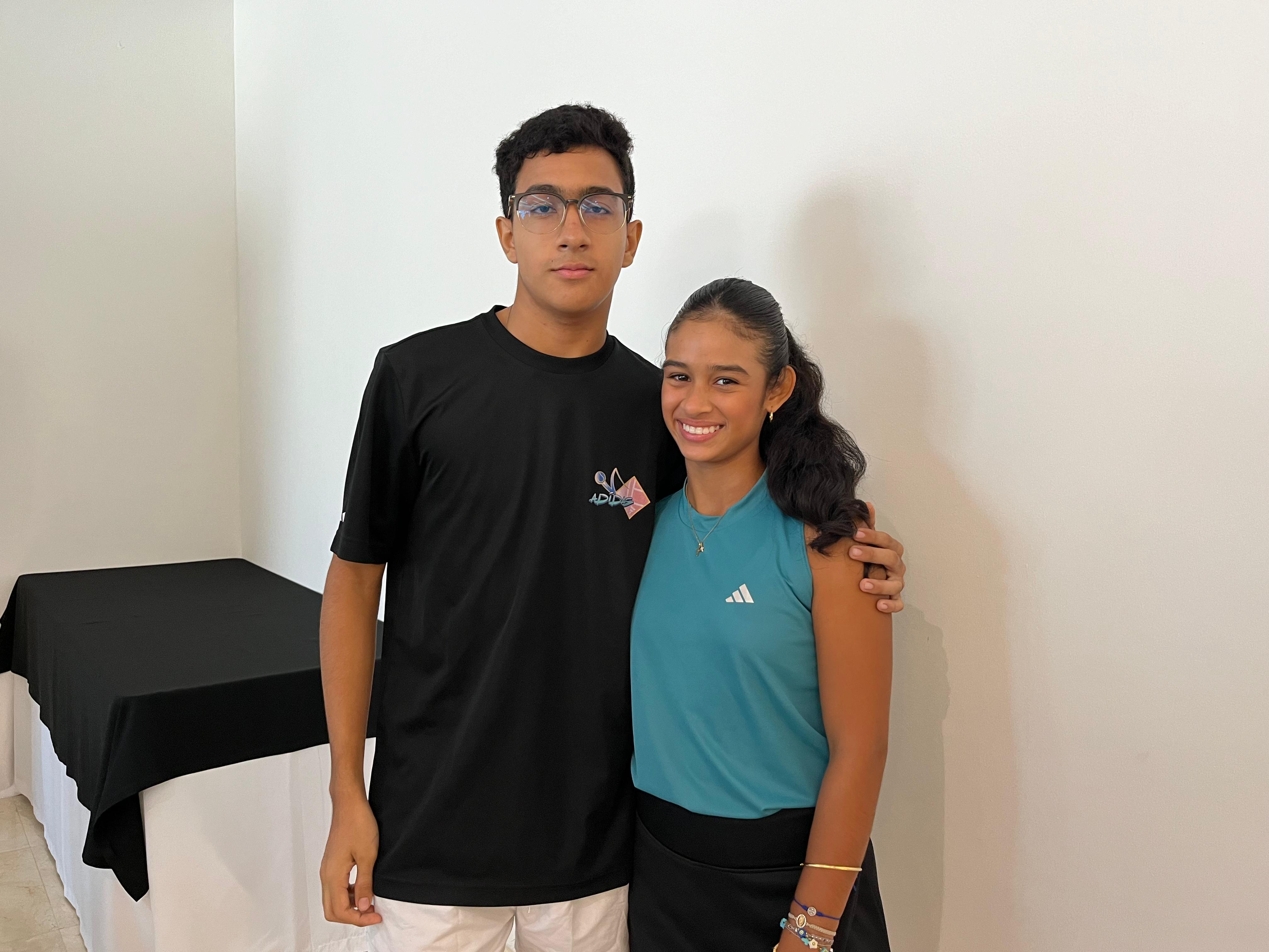 Mateo González y Daniella Franco, dos raquetas locales en el Mundial Juvenil de Tenis.