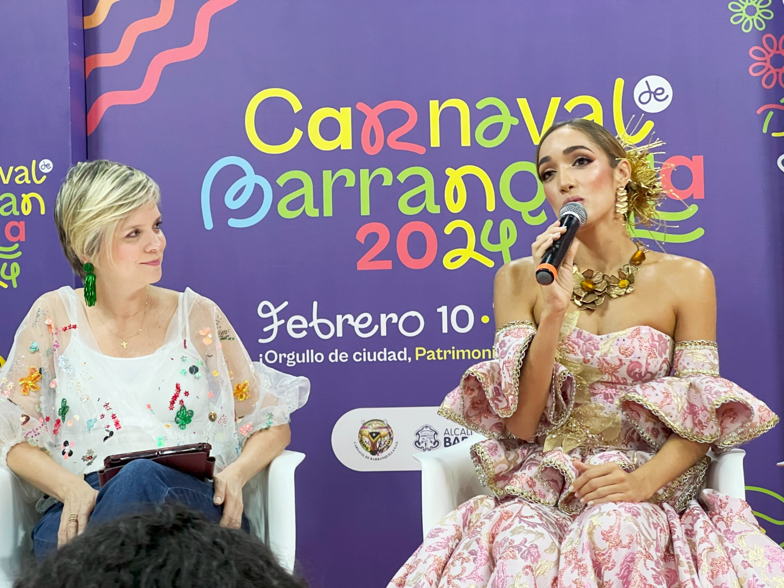Sandra Gómez, gerente del Carnaval S.A.S. junto a Melissa Cure, reina del Carnaval de Barranquilla.