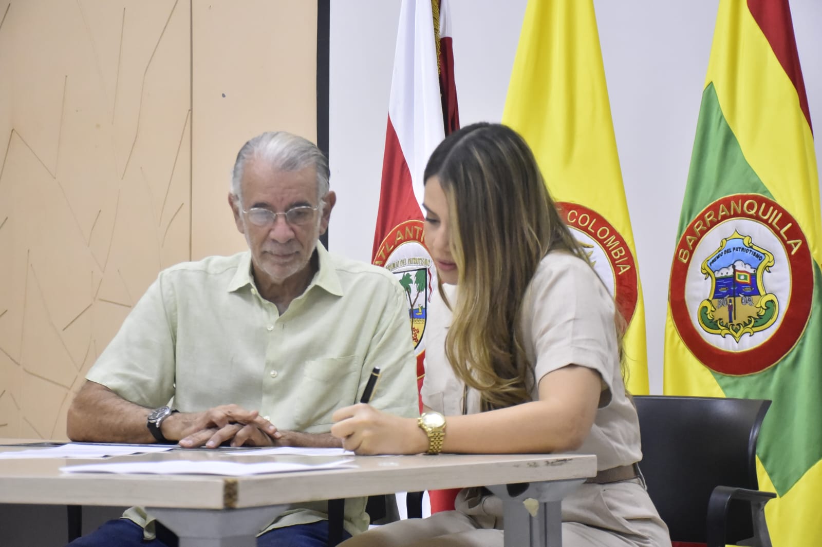 La nueva secretaria se posesionó ante Eduardo Verano.