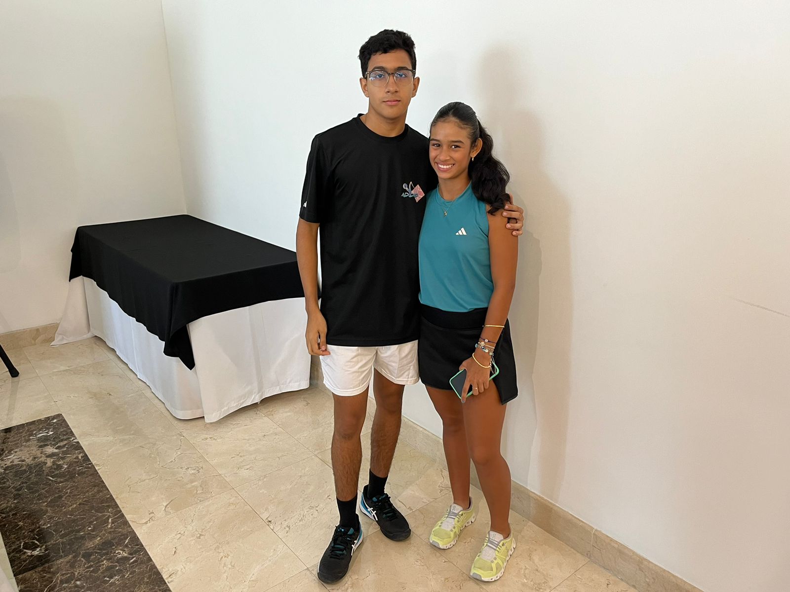 Mateo González y Daniella Franco, tenistas de la Liga del Atlántico.