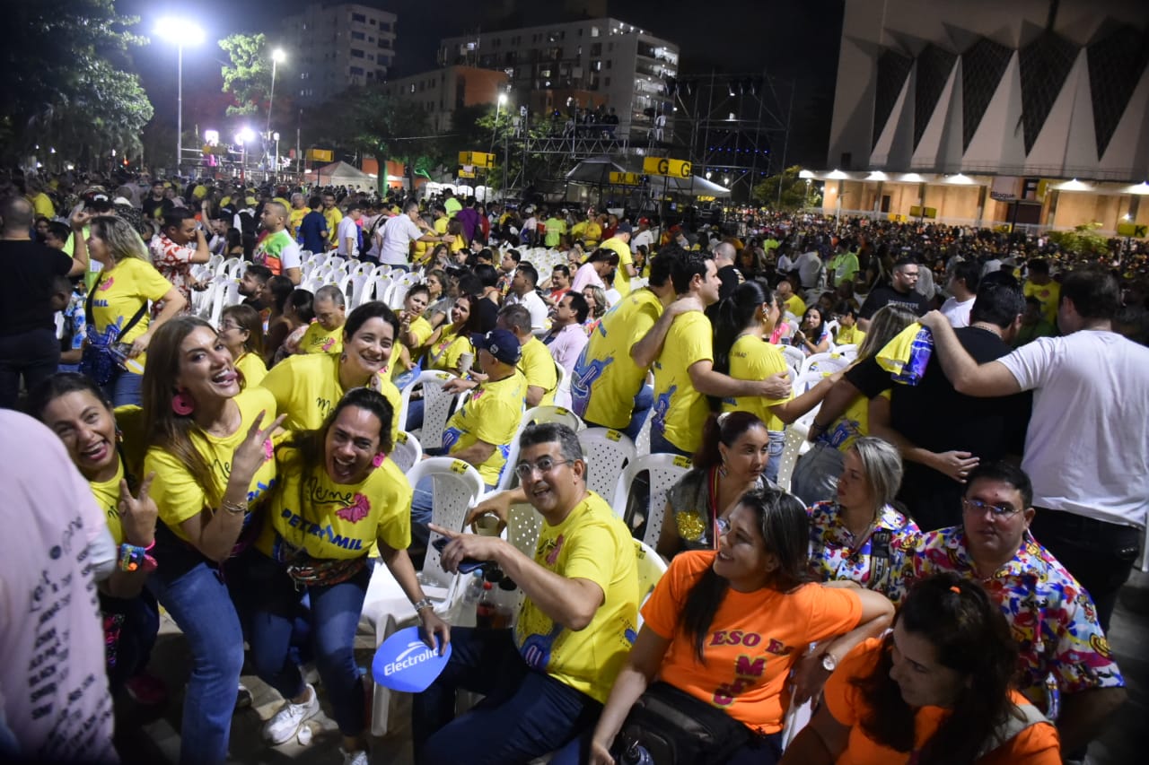Se esperan unos 10.000 asistentes al Bando, que ya estan en la Plaza de la Paz