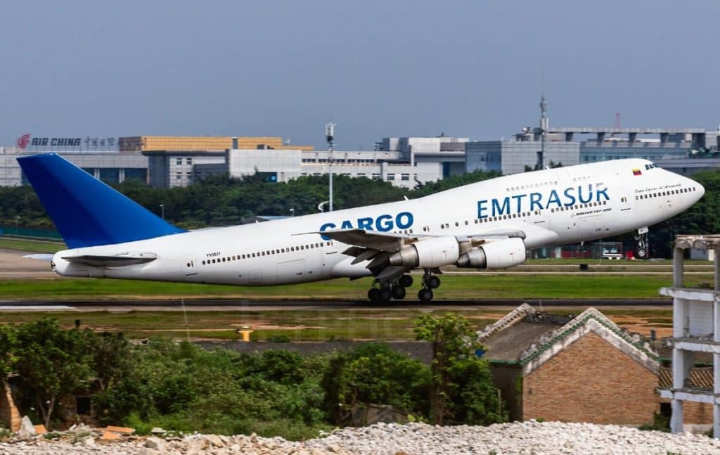 El avión es un Boeing 747. 