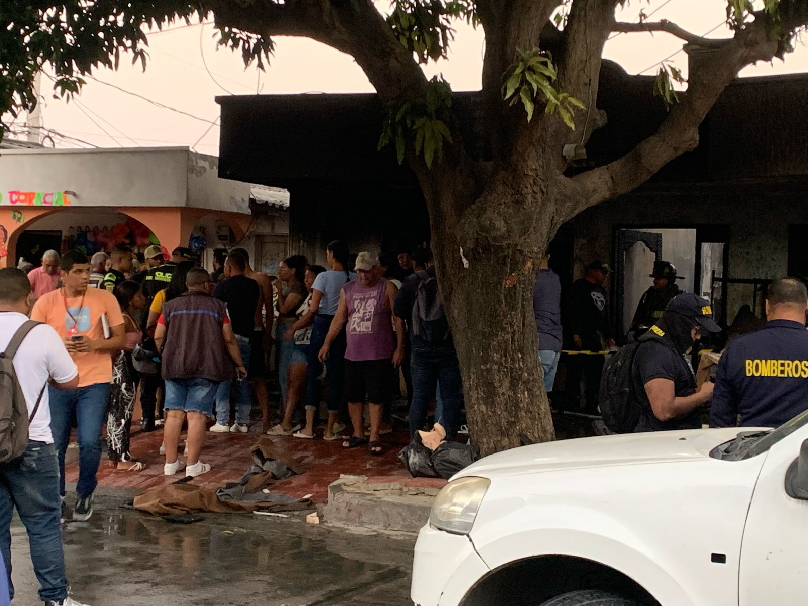 La emergencia fue atendida por 4 máquinas del cuerpo de Bomberos de Barranquilla. 