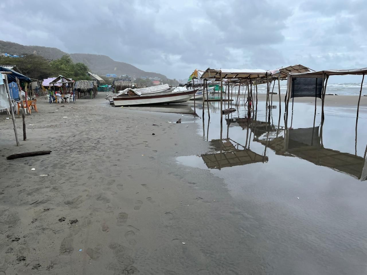 Mar de leva en Puerto Colombia