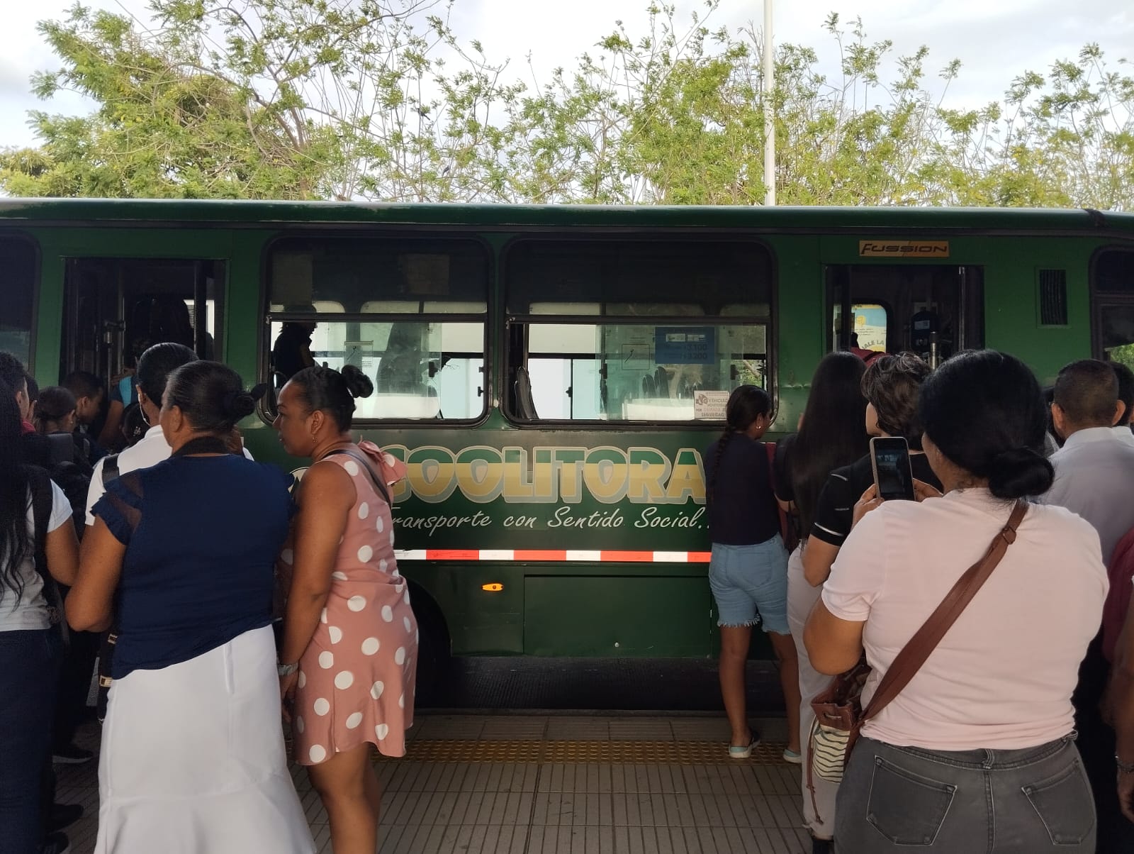 Un bus de Coolitoral en la Estación Joe Arroyo