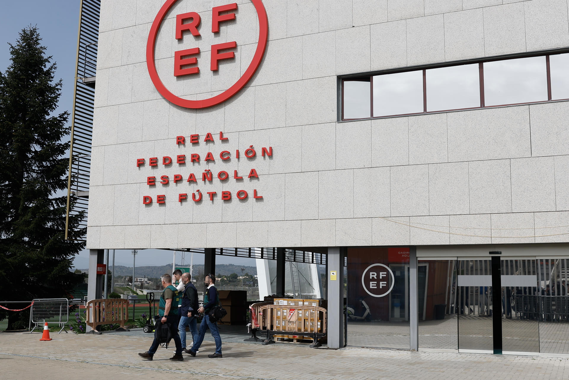 La Guardia Civil llegó a la sede de la RFEF para recaudar pruebas.