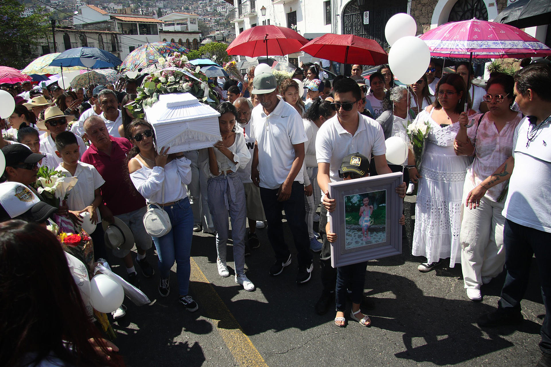 El sepelio de la niña se cumplió este Viernes Santo en Taxco de Alarcón