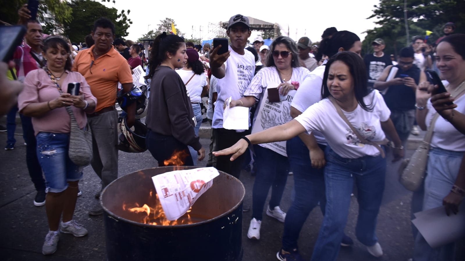 Protesta contra las altas tarifas de energía en Barranquilla.